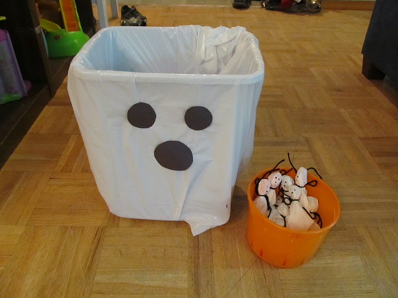 What are some Halloween party games for kids?